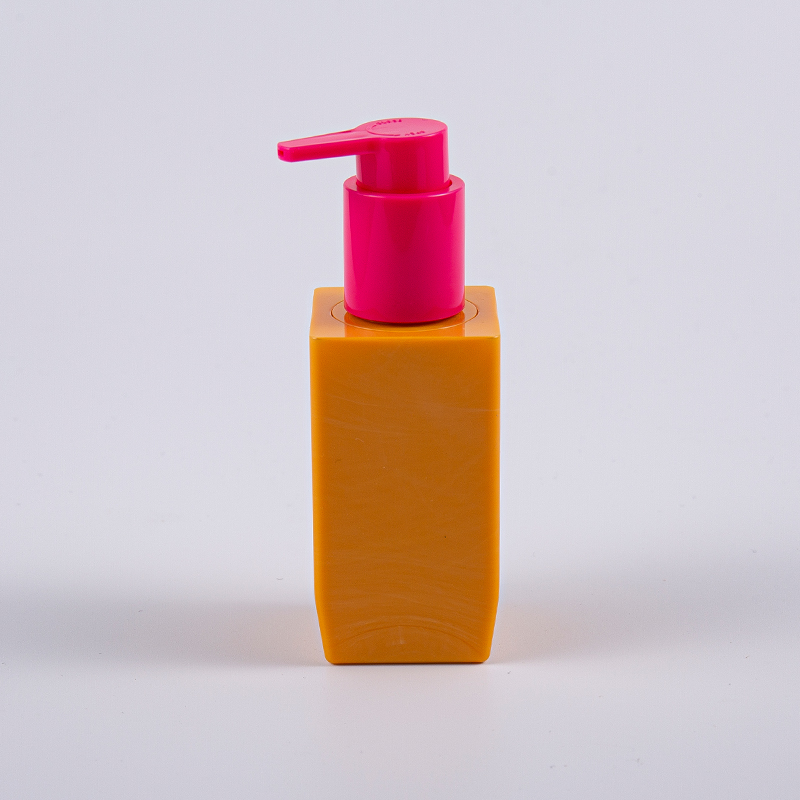 Pelbagai Warna Pilihan Bentuk Persegi 50ml Botol Losyen Dinding Tebal PETG Dengan Pam Plastik 