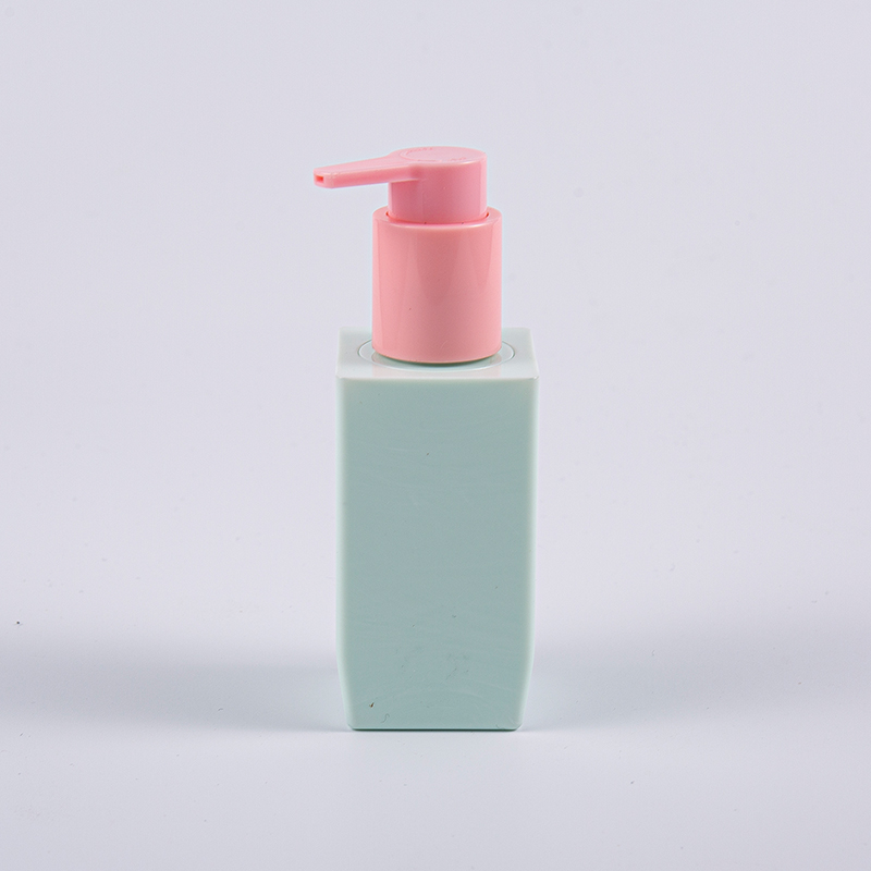 Pelbagai Warna Pilihan Bentuk Persegi 50ml Botol Losyen Dinding Tebal PETG Dengan Pam Plastik 