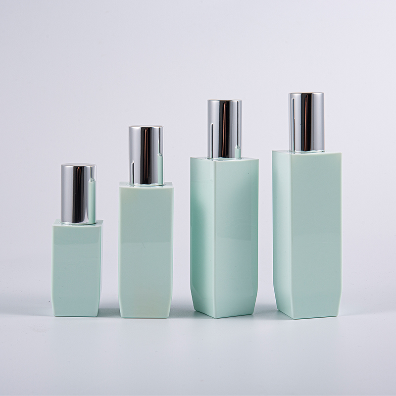 Pelbagai Warna Pilihan Bentuk Persegi 120ml Botol Losyen Dinding Tebal PETG Dengan Penutup Pam Aluminium 