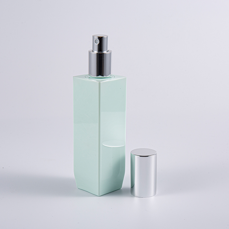 Pelbagai Warna Pilihan Bentuk Persegi 120ml Botol Losyen Dinding Tebal PETG Dengan Penutup Pam Aluminium 