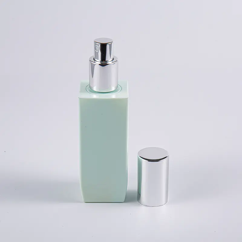 Pelbagai Warna Pilihan Bentuk Persegi 100ml Botol Losyen Dinding Tebal PETG Dengan Penutup Pam Aluminium 